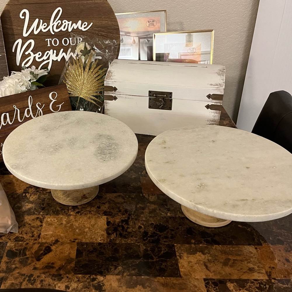 2 Marble Cake Stands